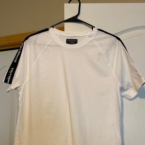 Abercrombie & Fitch White t-shirt with black label ribbon on sleeves